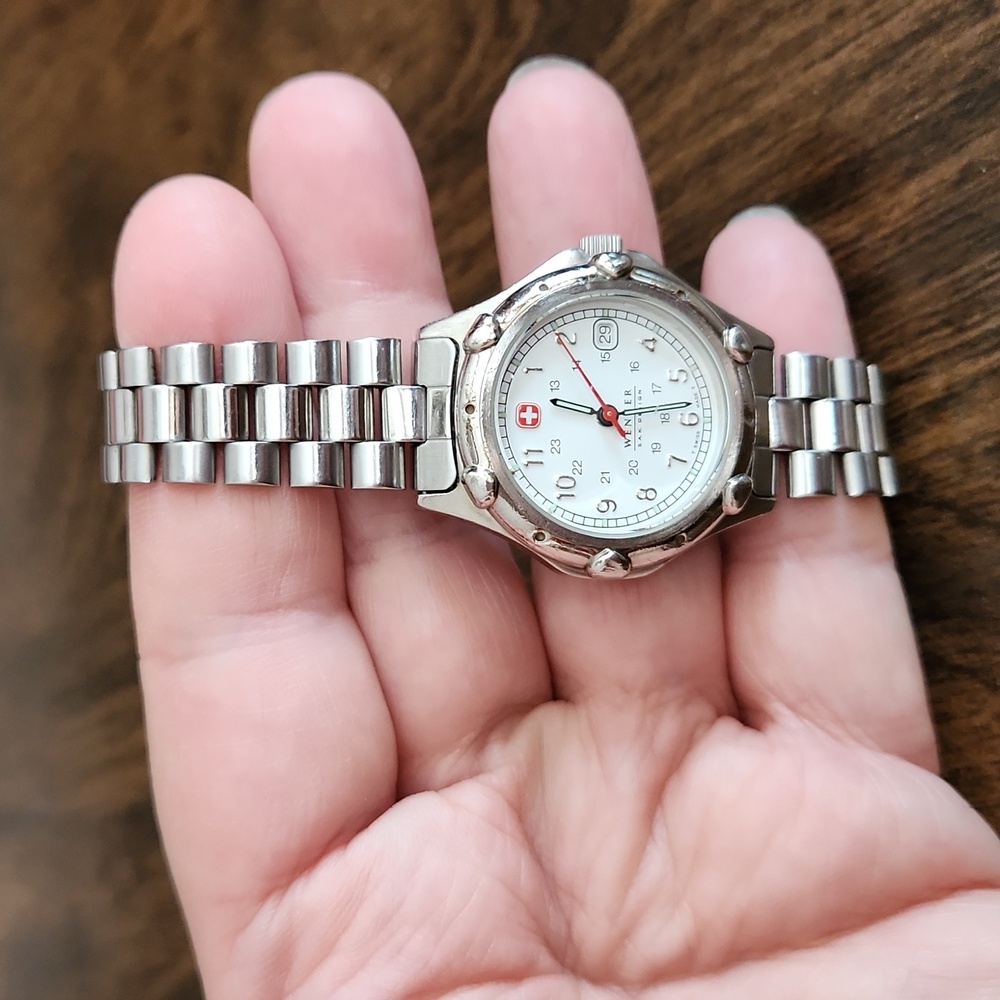 WENGER Swiss S.A.K. Design Women's Watch- brand new battery